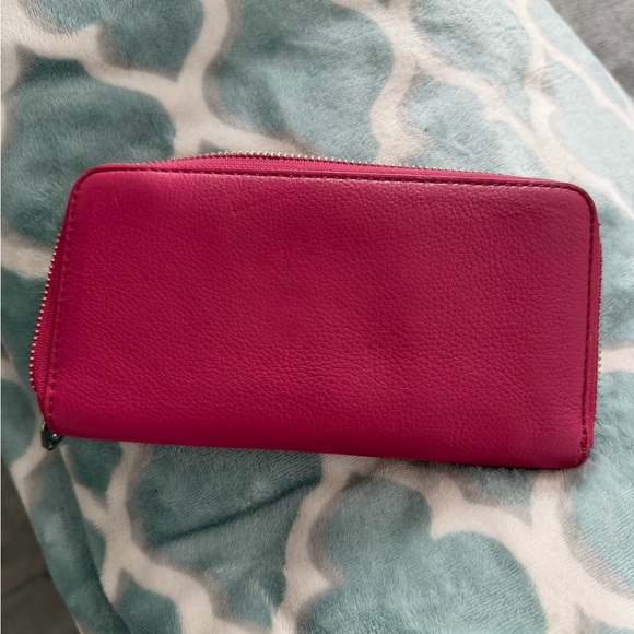 Marc Jacobs Fuchsia Leather Zip Wallet - Picture 2 of 5